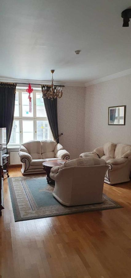 Cozy Apartment On The Town Hall Square Tallinn Extérieur photo